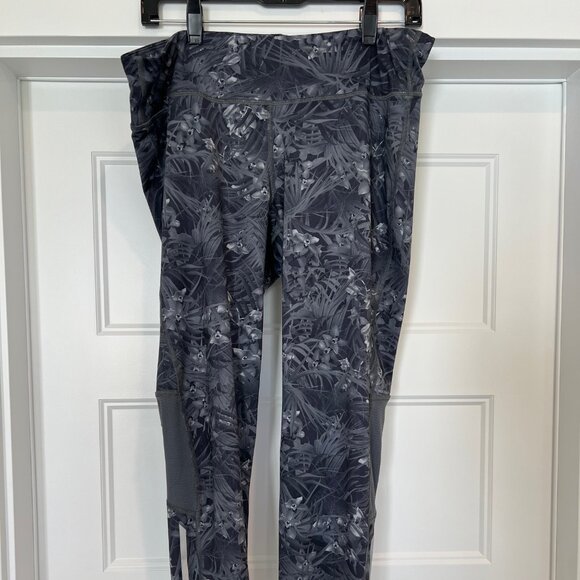 Old Navy Active Women Size XL Go Dry Gray Jungle Print Crop Leggings - Picture 1 of 6